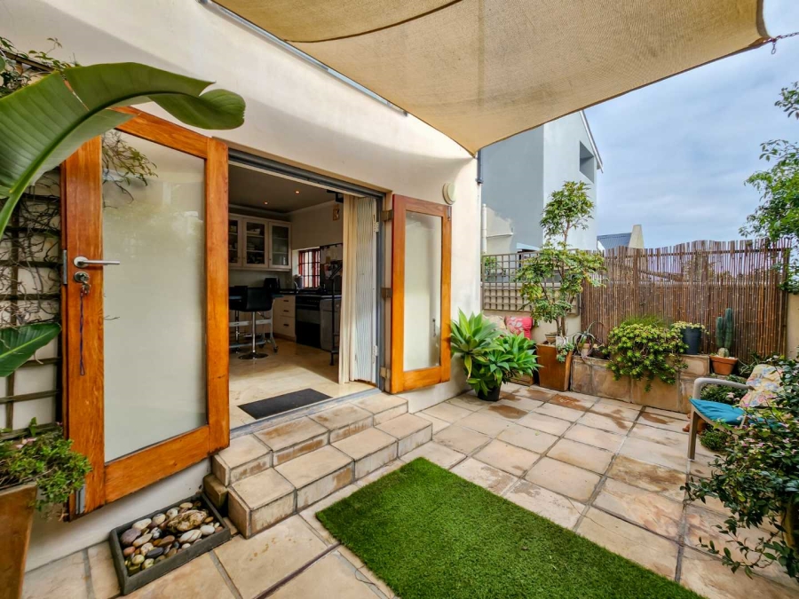 2 Bedroom Property for Sale in Sea Point Western Cape